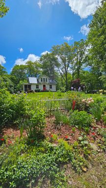 Country Charm Meets Modern Comfort – 3BR/2BA in Rutland - Dog Friendly!