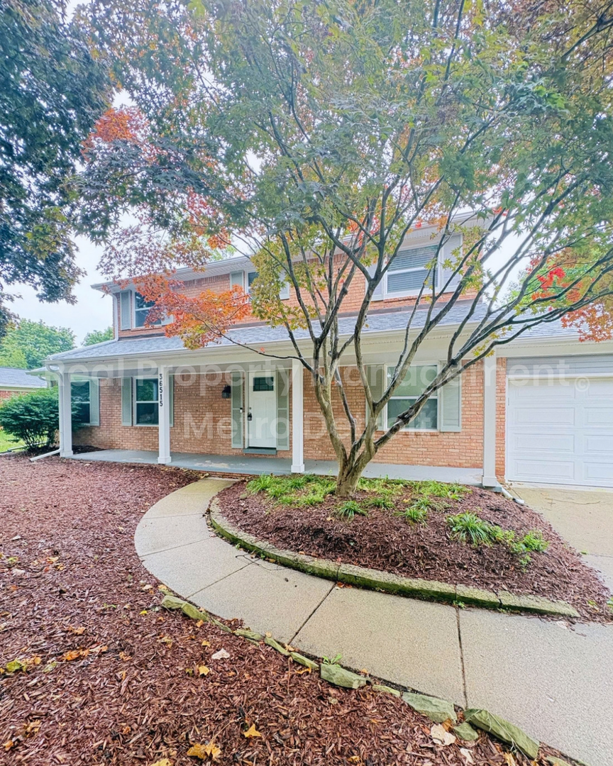 Farmington House: 36515 Vicary Lane