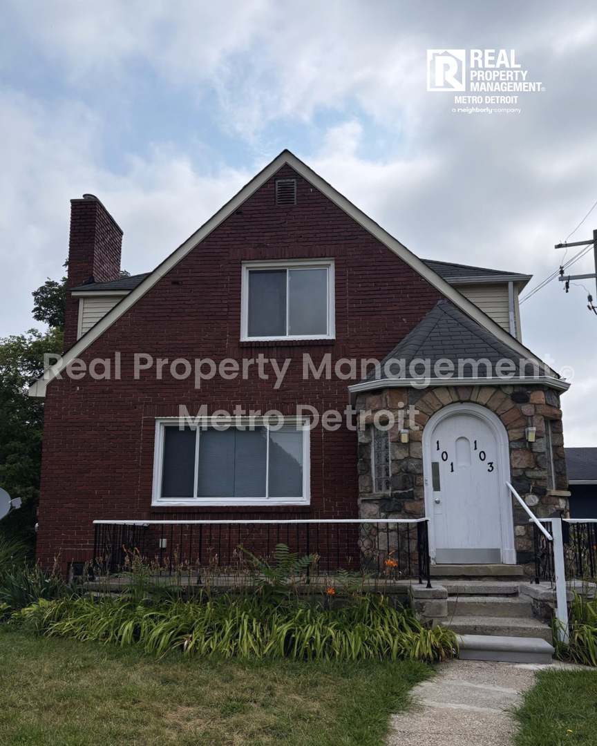 Pontiac House: 101 S. Jessie St