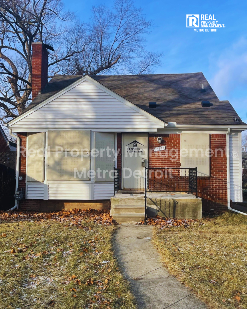 Detroit House: 18445 Ardmore St