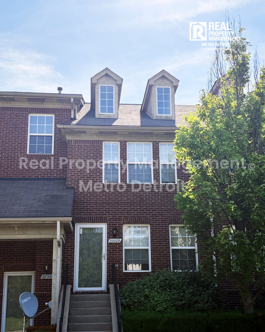 Southfield Condo: 23322 Poplar