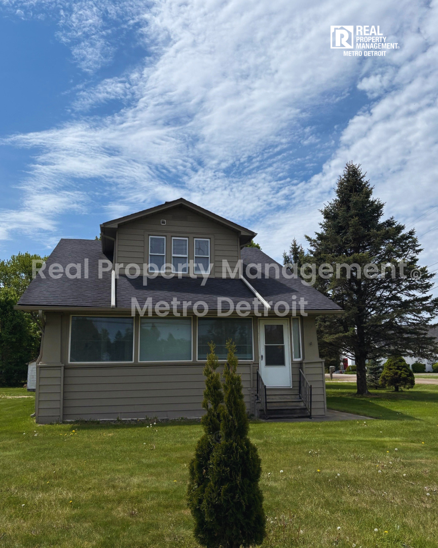 Rochester Hills House: 2175 W Auburn Road