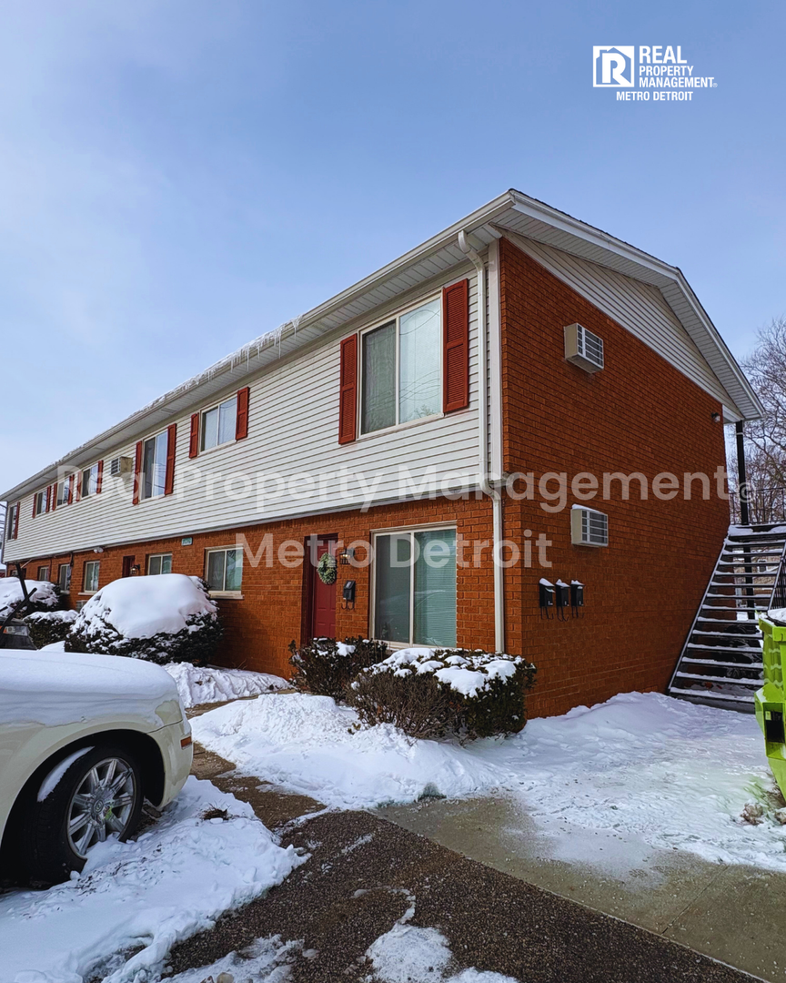 New Baltimore Apartment: 36241 Hathaway St