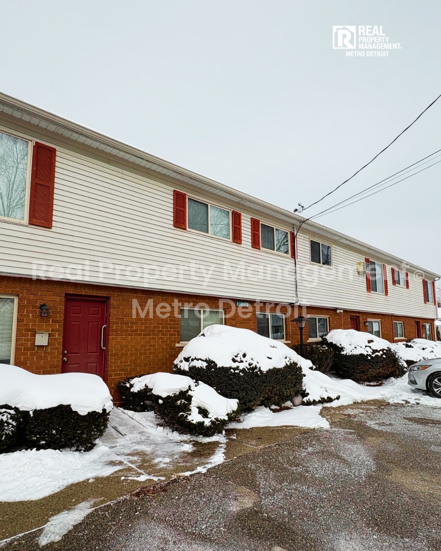 New Baltimore Apartment: 36247 Hathaway St