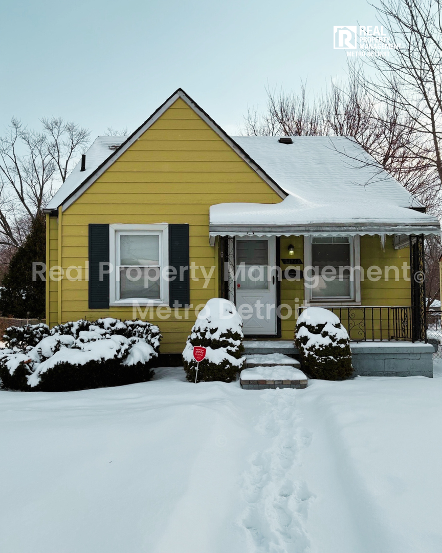 Eastpointe House: 21242 Beechwood Ave