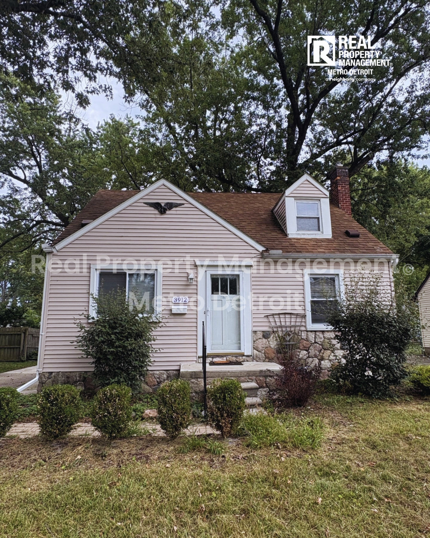 Berkley House: 3912 Thomas Ave.