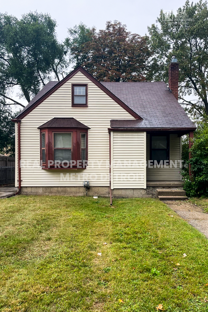 Royal Oak House: 823 E Second St