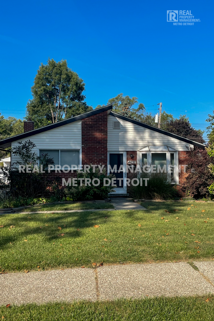 Dearborn Heights House: 4632 Monroe