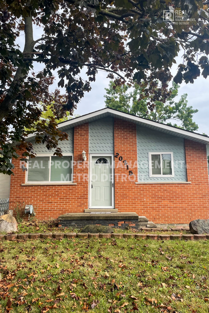 Clinton Township House: 20215 Woodward St.