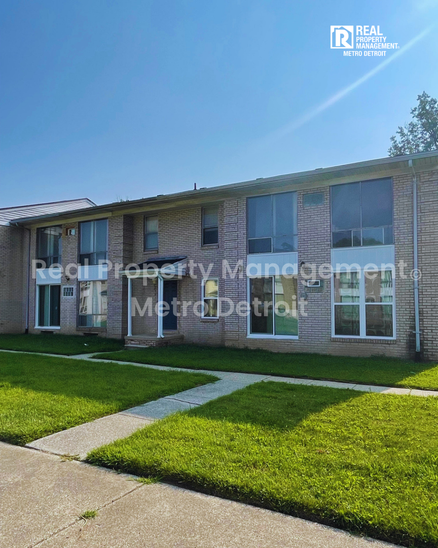 Oak Park Condo: 22148 Dante St Unit #211