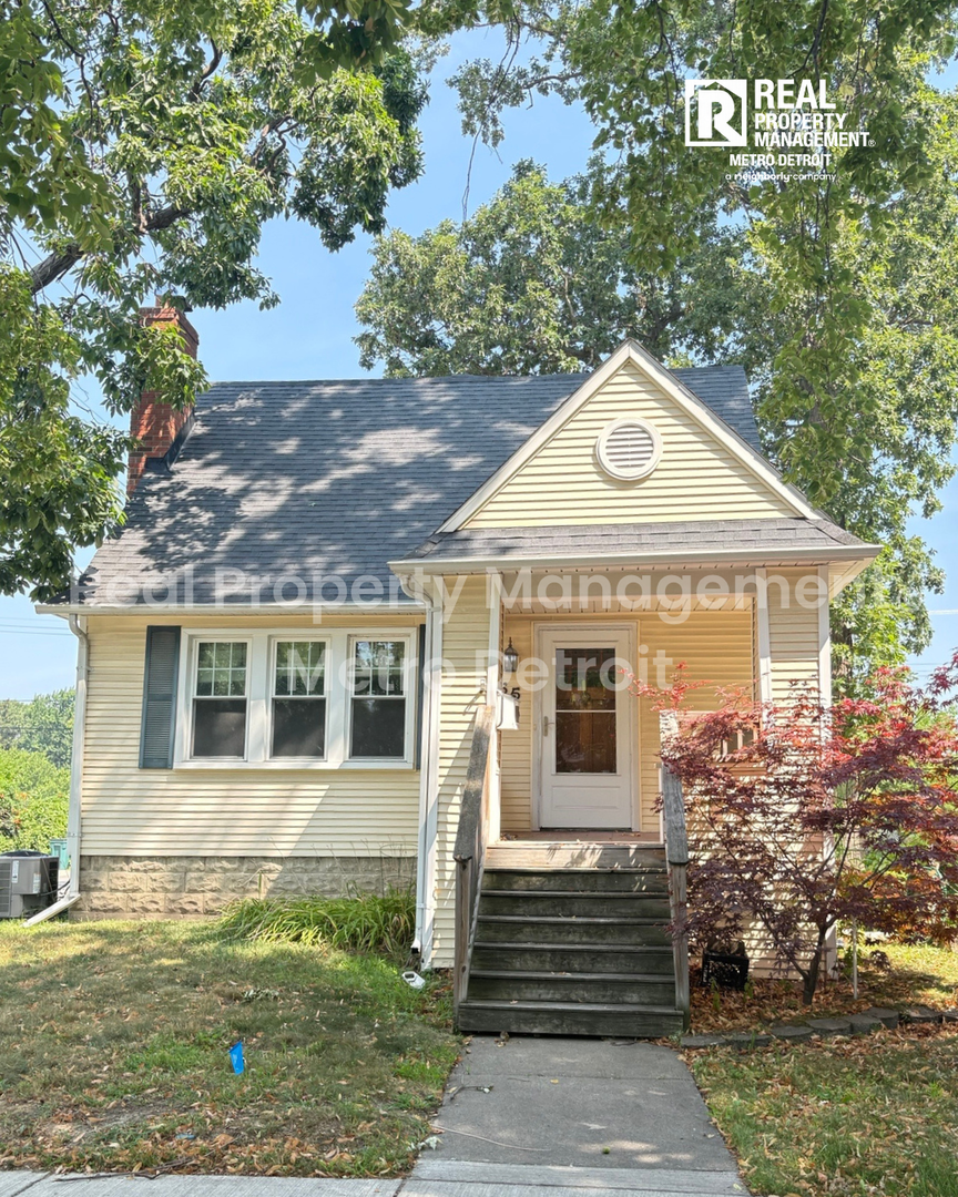 Pleasant Ridge House: 55 1/2 Kensington