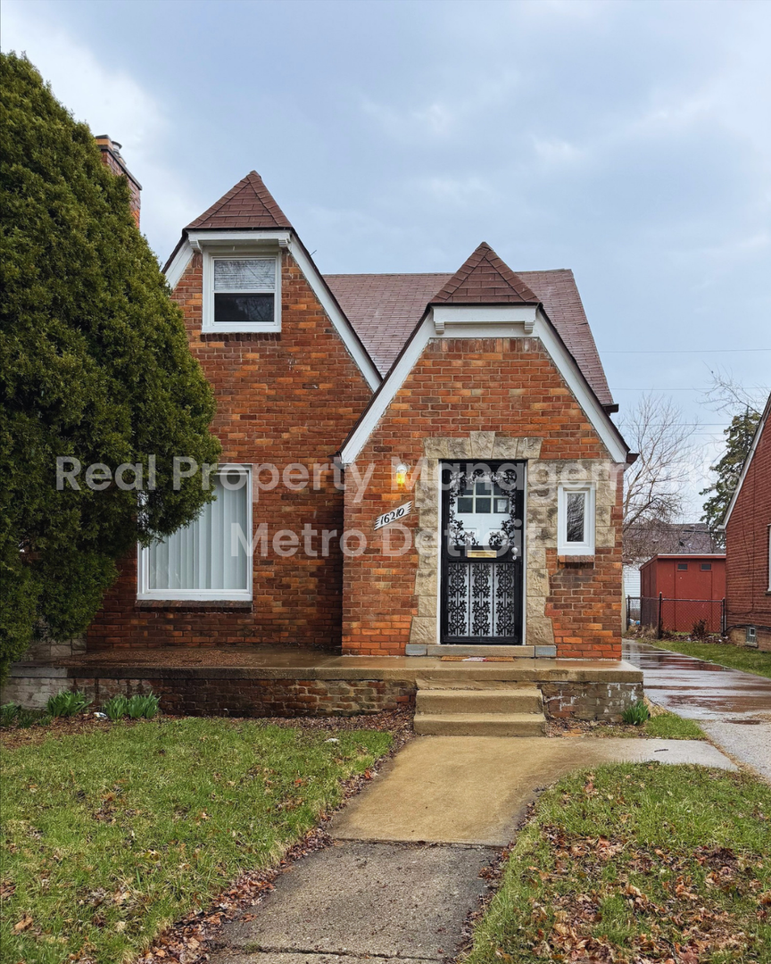Detroit House: 16210 Ferguson Street