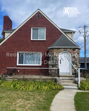 2-Bedroom Upper Unit in Pontiac, Michigan – photo 1
