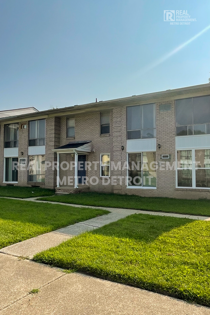 Oak Park Condo: 22148 Dante St Unit #212