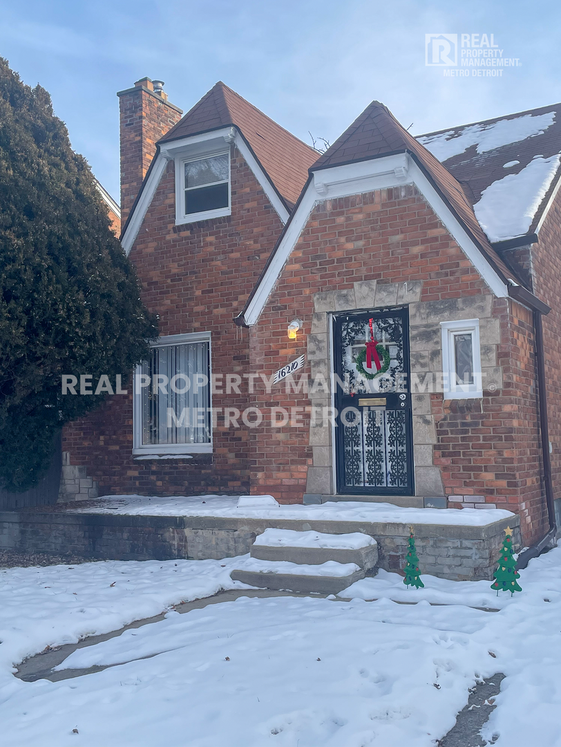 Detroit House: 16210 Ferguson Street