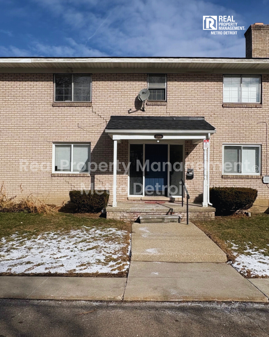 Oak Park Condo: 22108 Dante St Unit #115