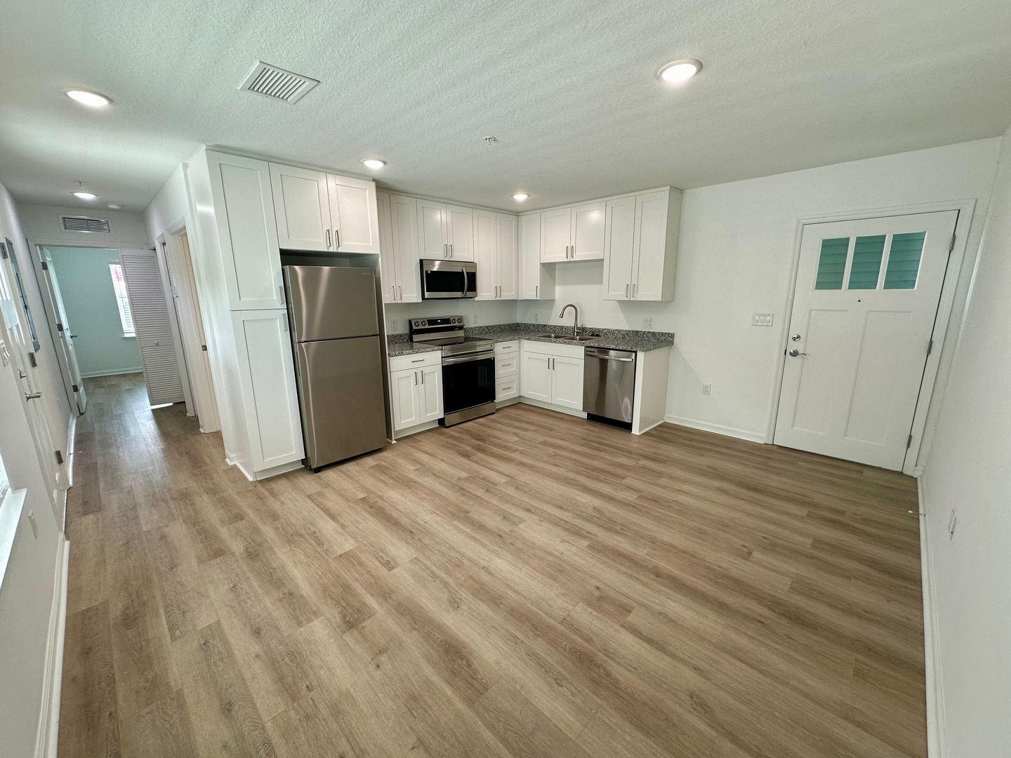 Lakeland Apartment: 301 S Lake Ave