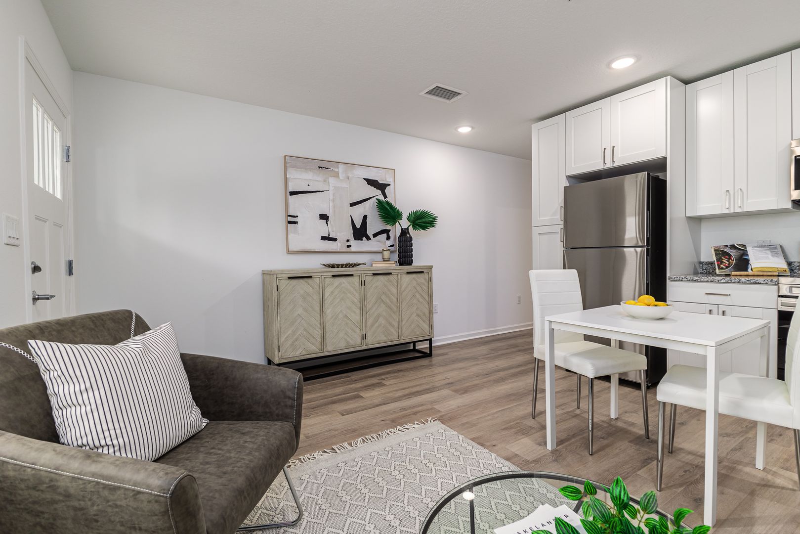 Lakeland Apartment: 301 S Lake Ave