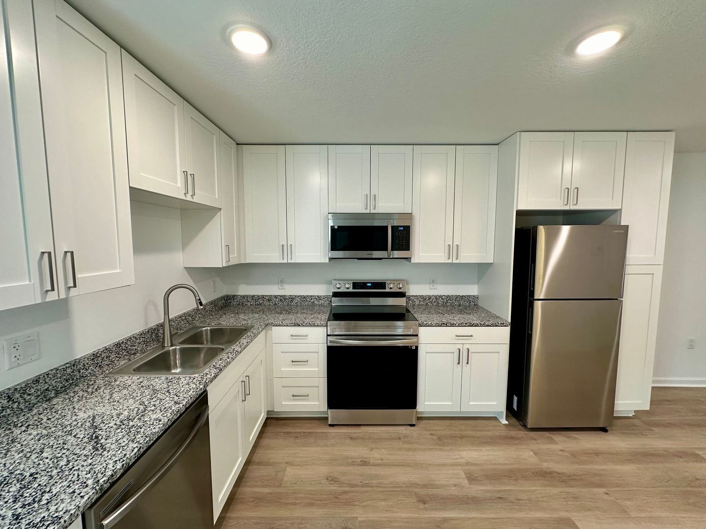 Lakeland Apartment: 301 S Lake Ave