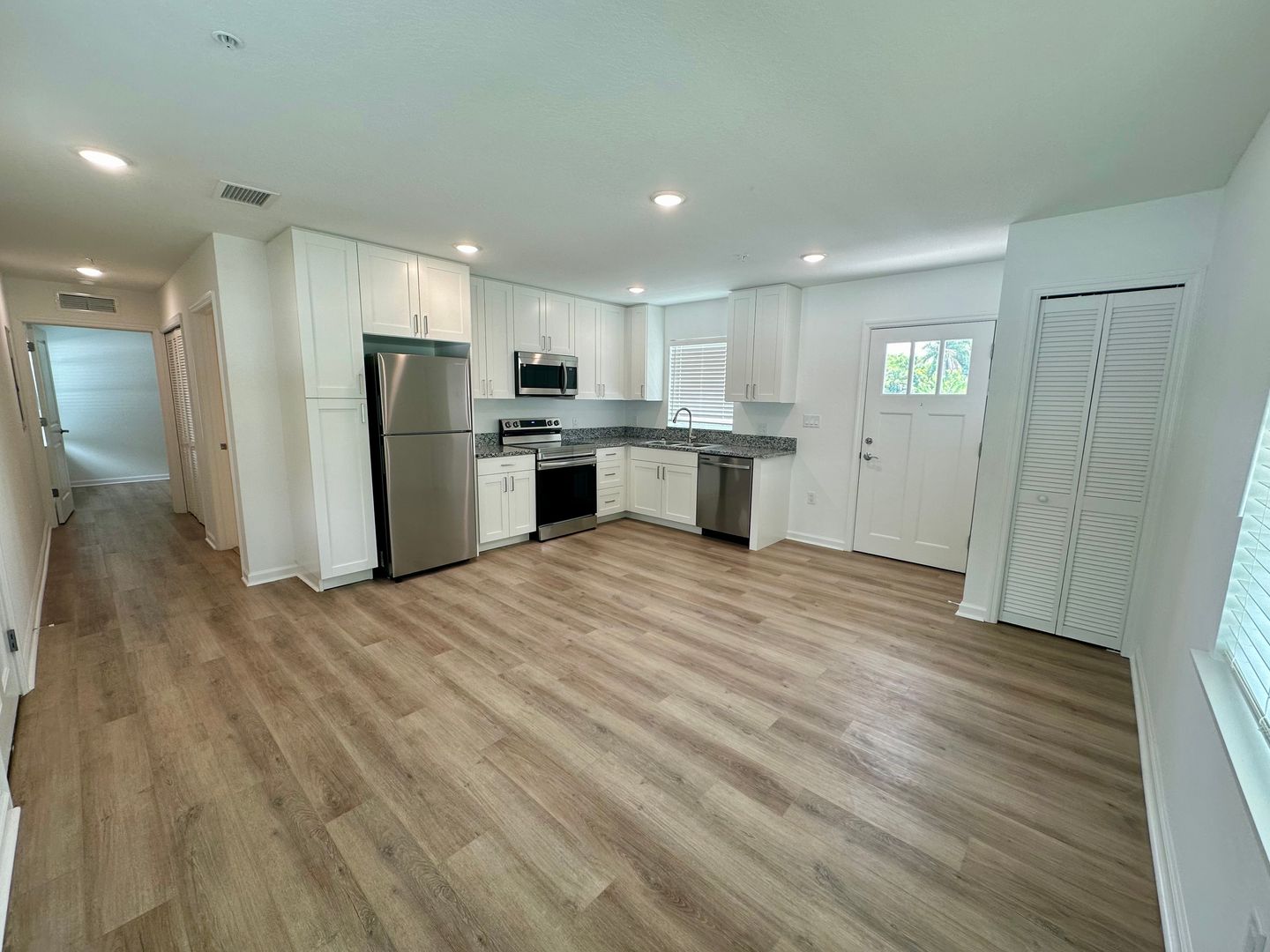 Lakeland Apartment: 301 S Lake Ave