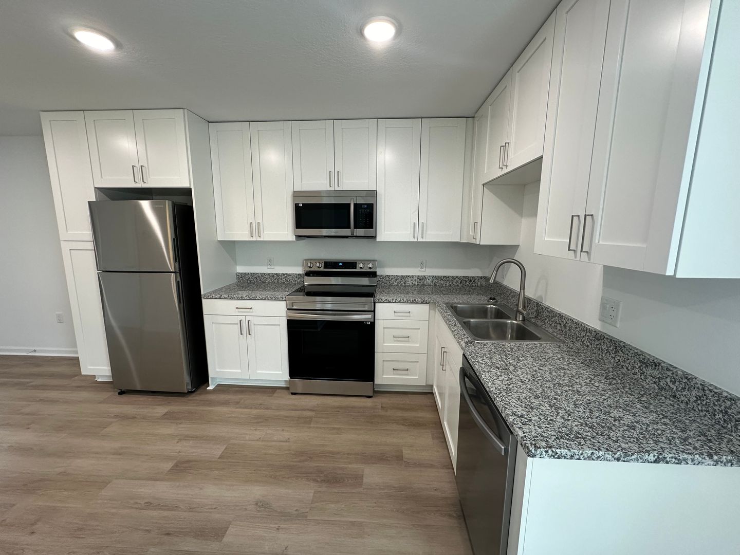 Lakeland Apartment: 301 S Lake Ave