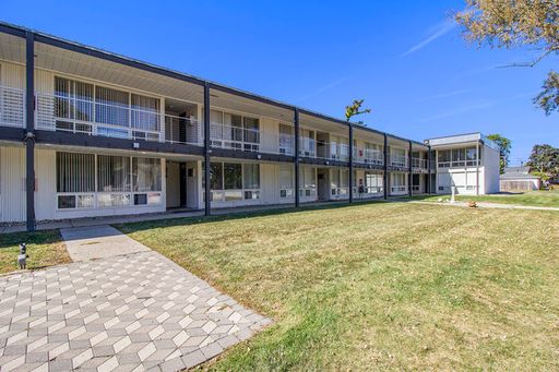 Spacious 1 Bedroom – photo 1