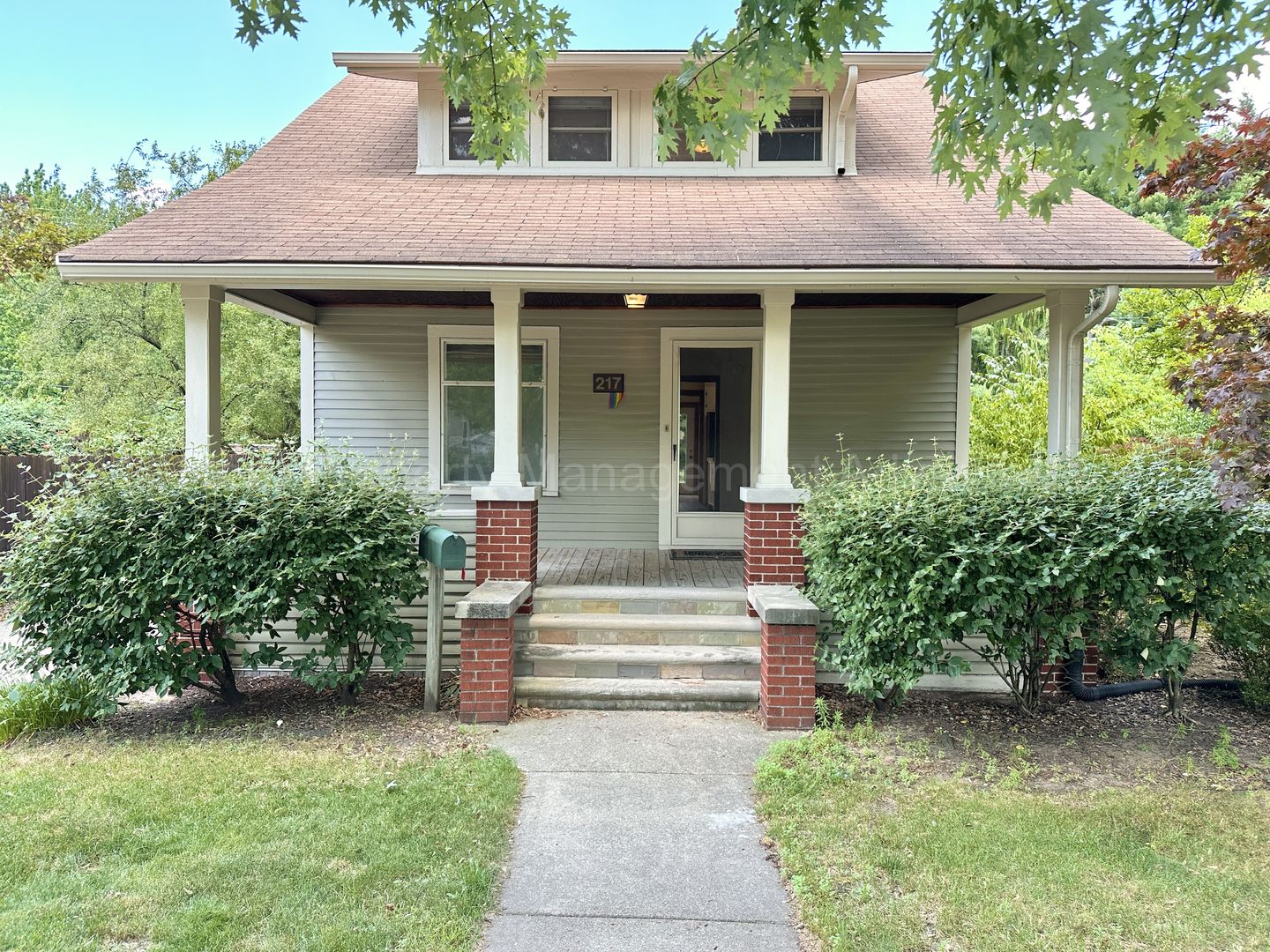 Royal Oak House: 217 Gardenia Ave.