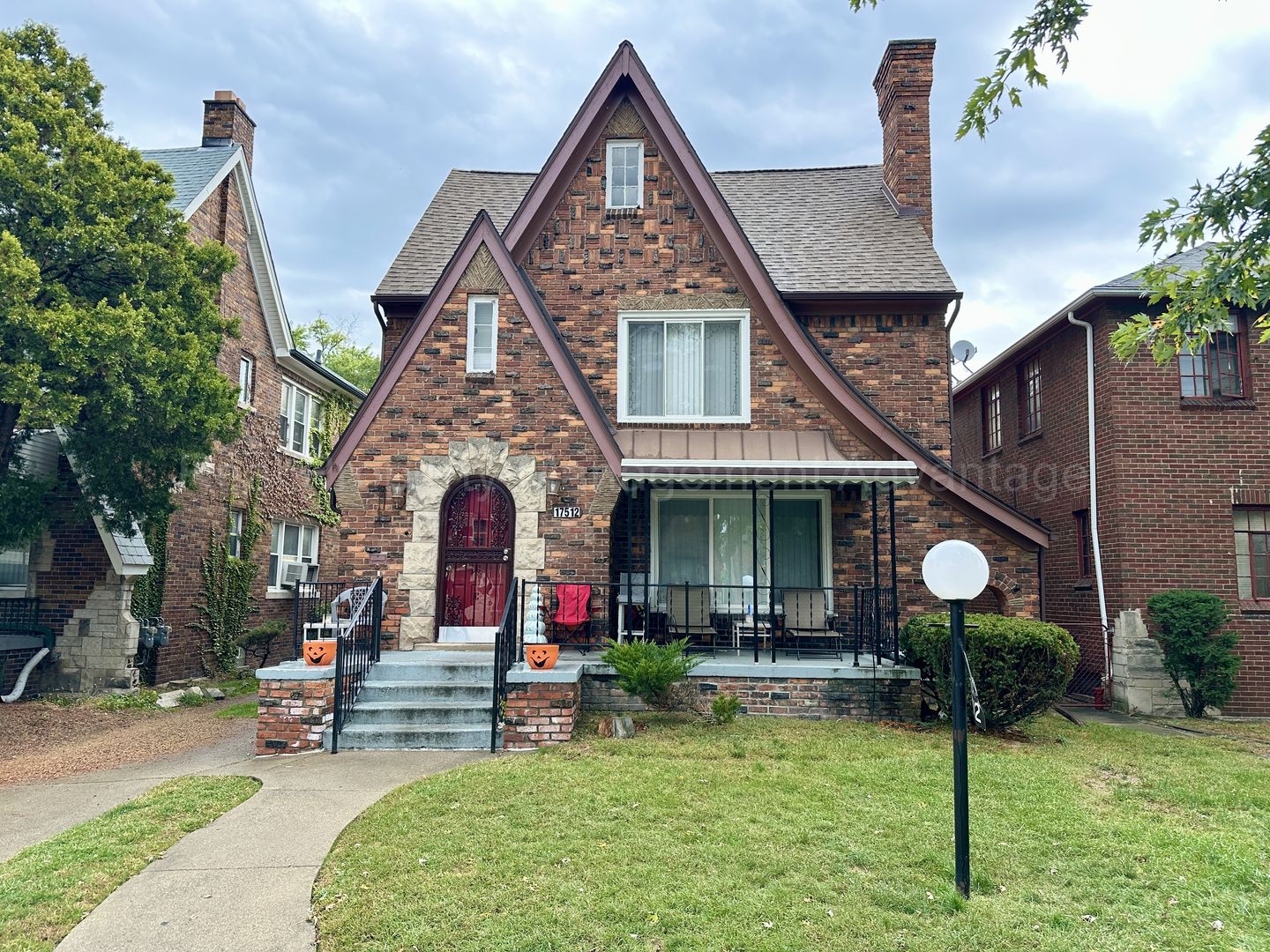 Detroit Apartment: 17512 Roselawn