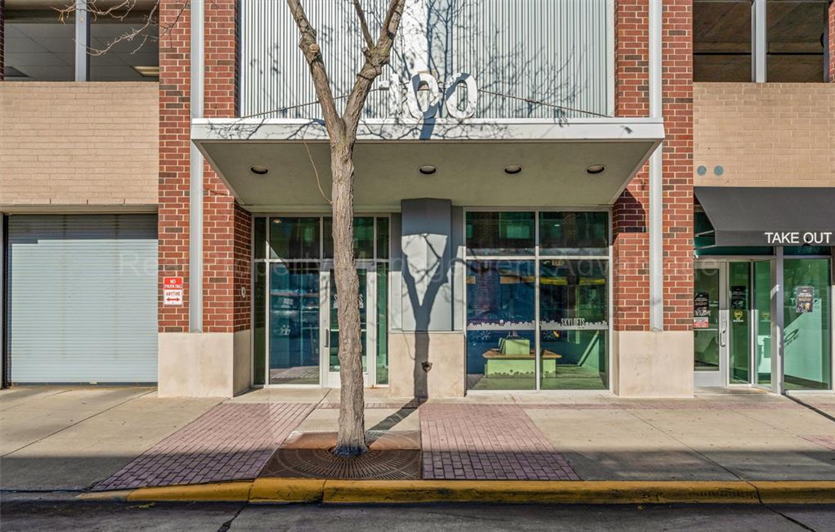 Royal Oak Condo: 100 W. 5th St.