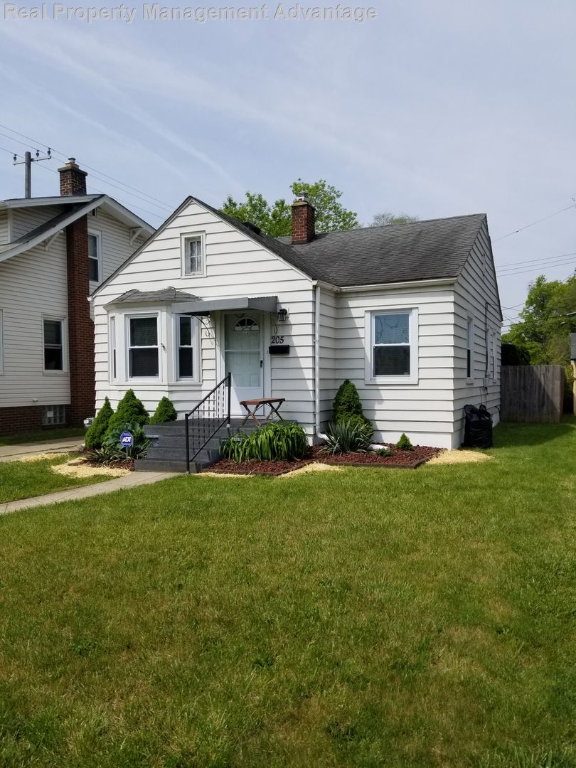 Ferndale House: 205 Laprairie St.