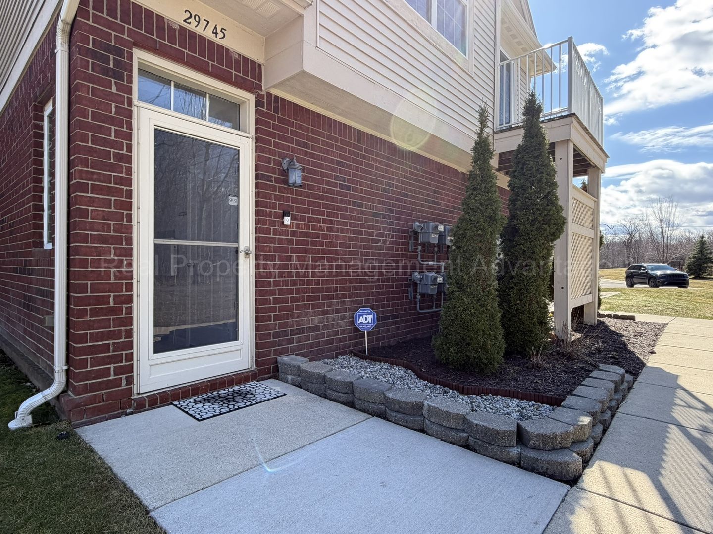 Warren Condo: 29745 Fox Run Cir.