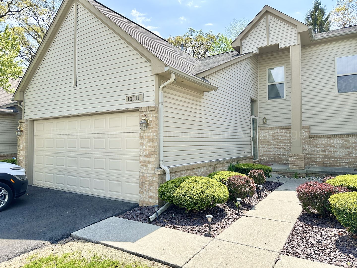 Oak Park House: 10111 Austrian Way
