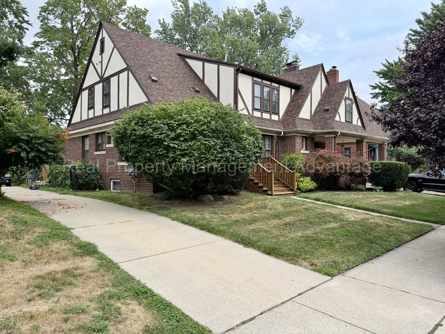 Royal Oak Apartment: 1622 Crooks Rd.