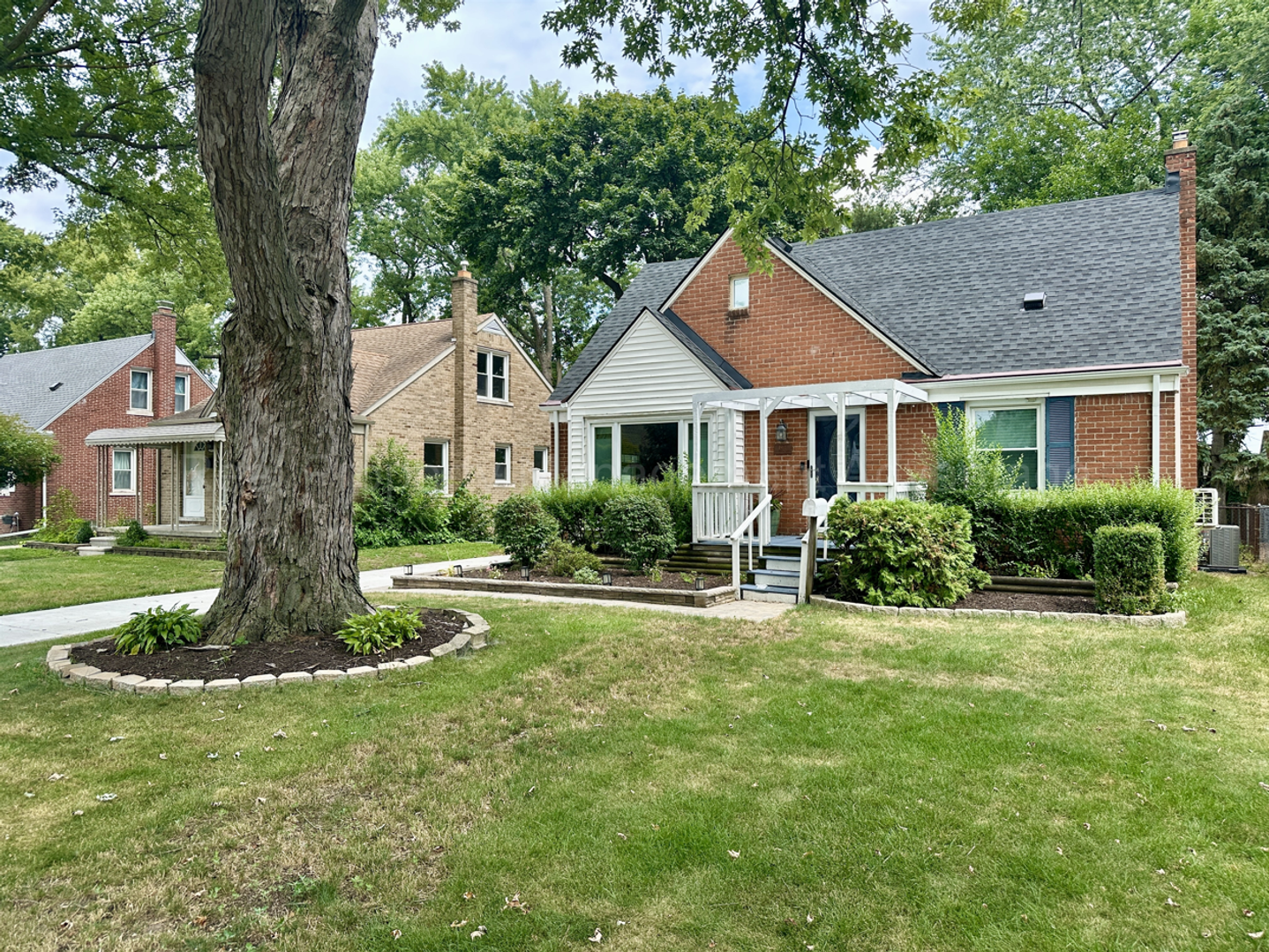 Royal Oak House: 1914 N. Wilson Ave.