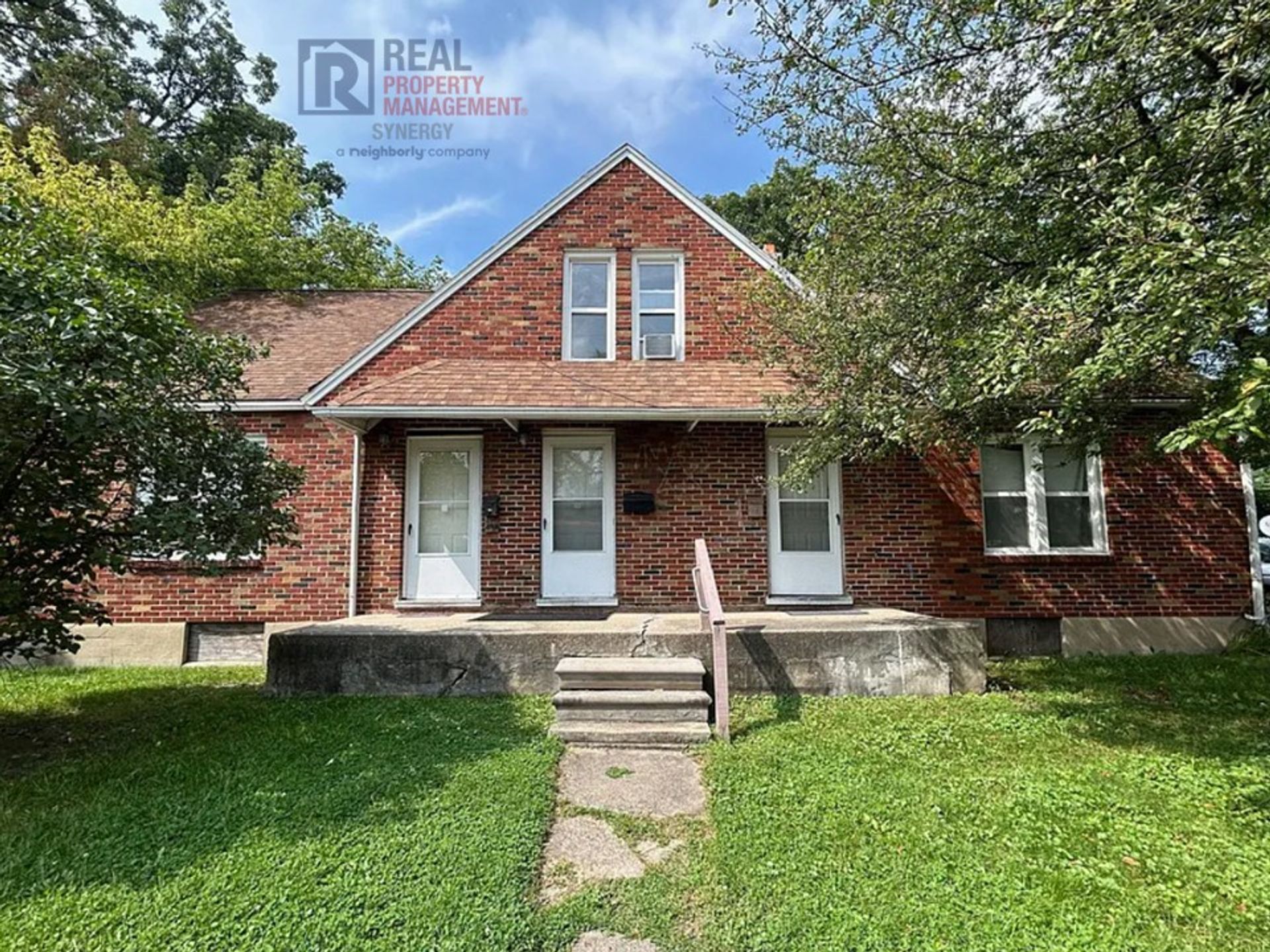 Flint Townhome: 109-111-113 E Oakley St - 111
