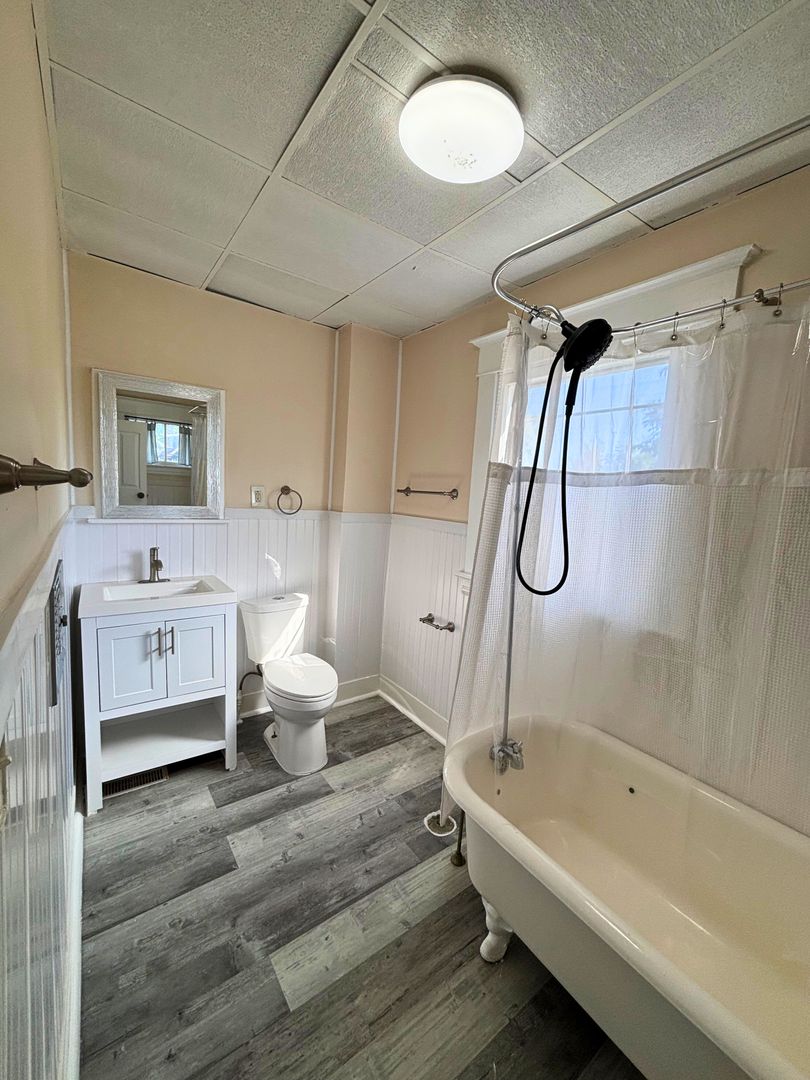 Grand Rapids Apartment: 216 Lafayette Ave NE