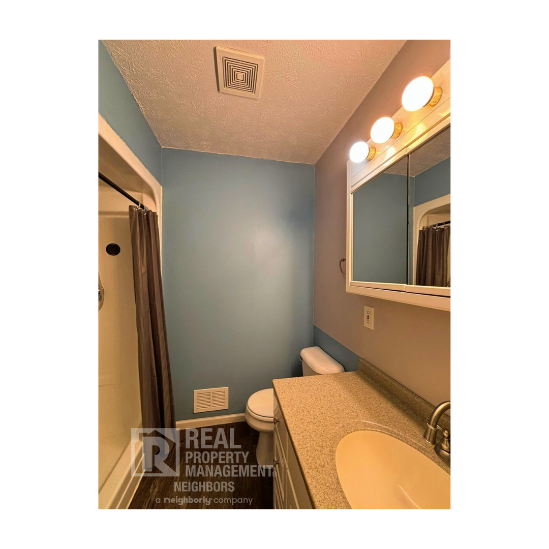 Clarksville House: 201 N Main St