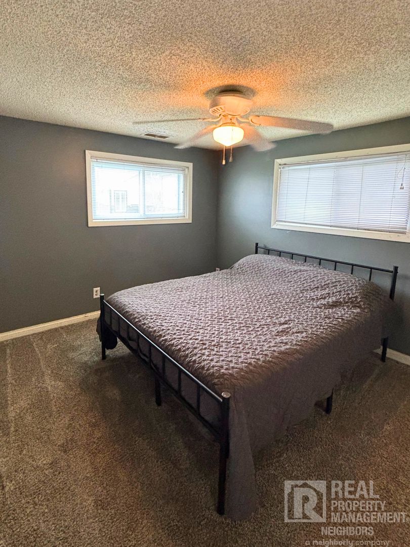 Alto House: 8930 Croniger St SE