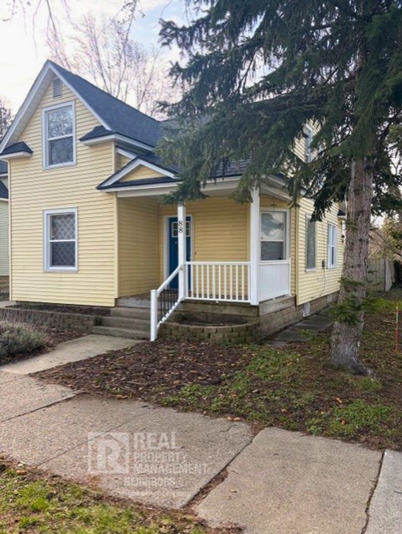 Holland House: 88 E 18th St