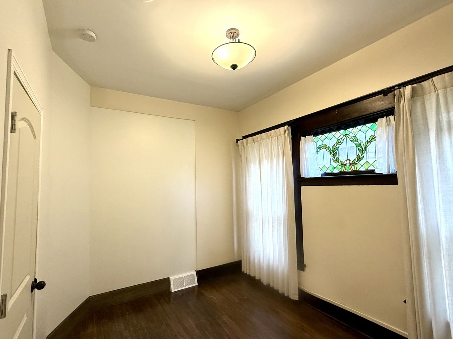 Grand Rapids Apartment: 216 Lafayette Ave NE