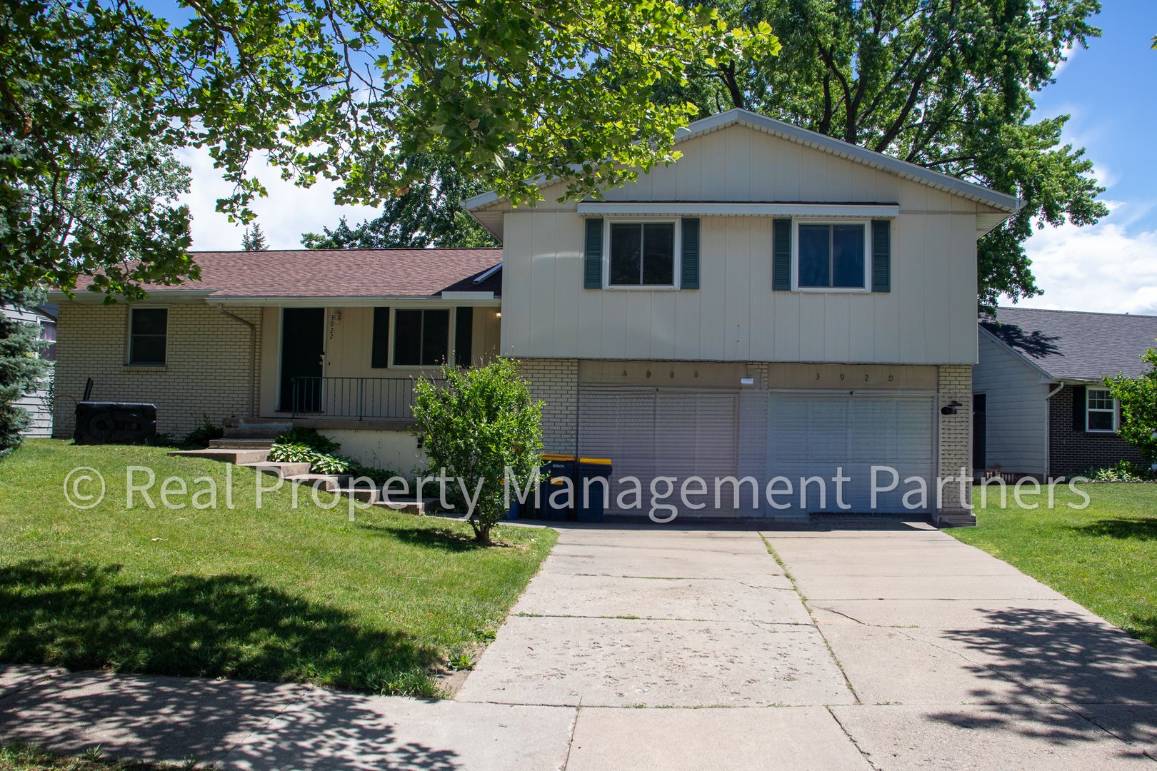 Grand Rapids Apartment: 3920 Camelot Dr SE