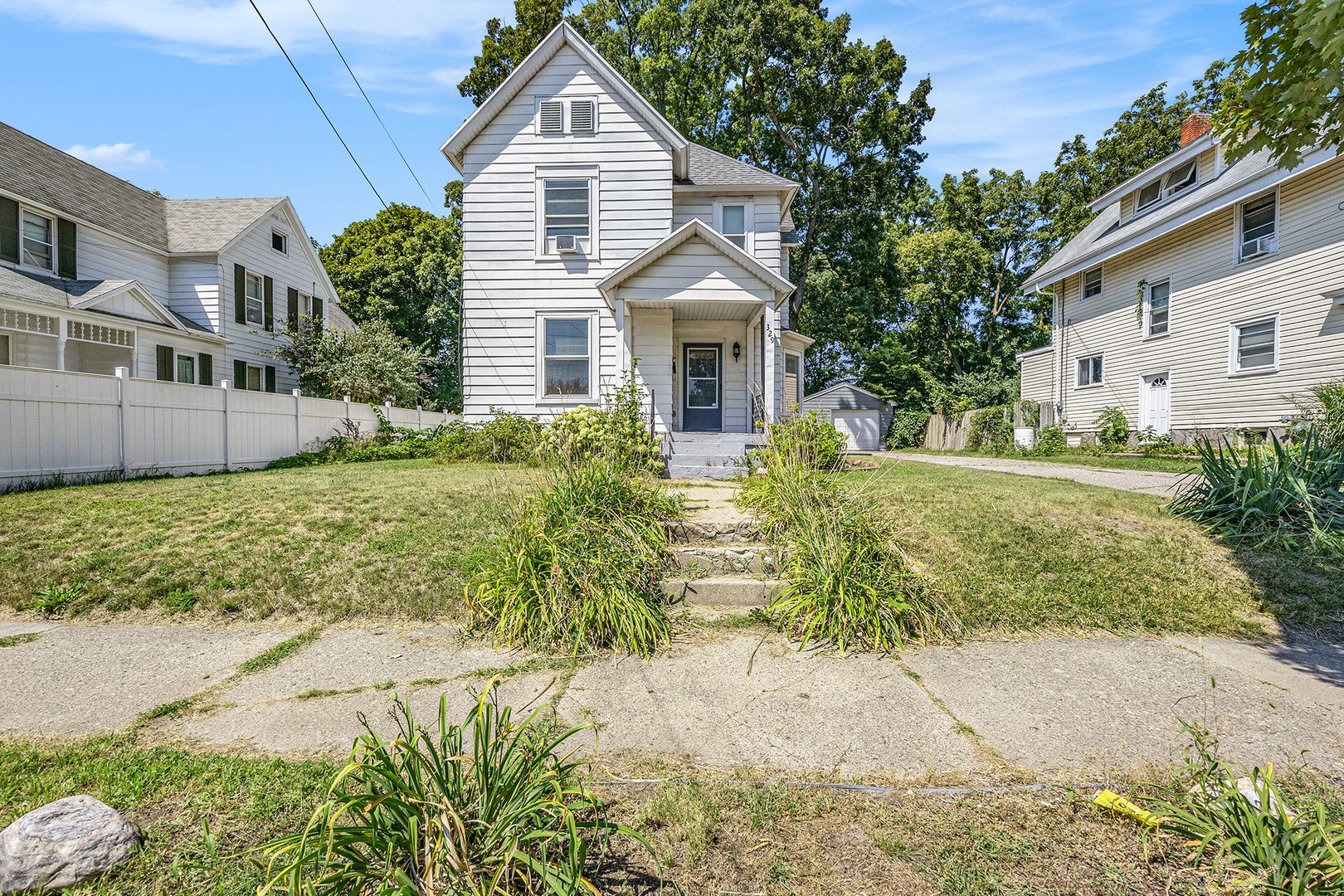 Grand Rapids House: 329 Ann St NE
