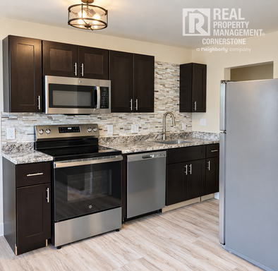 $500 OFF! Charming Victorian Upper Unit Near Downtown, WMU, K College – photo 1