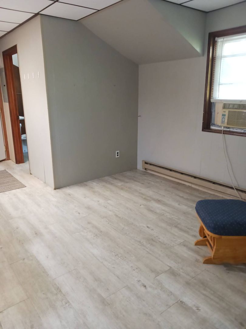 Pine River Apartment: 300 Norway Ave