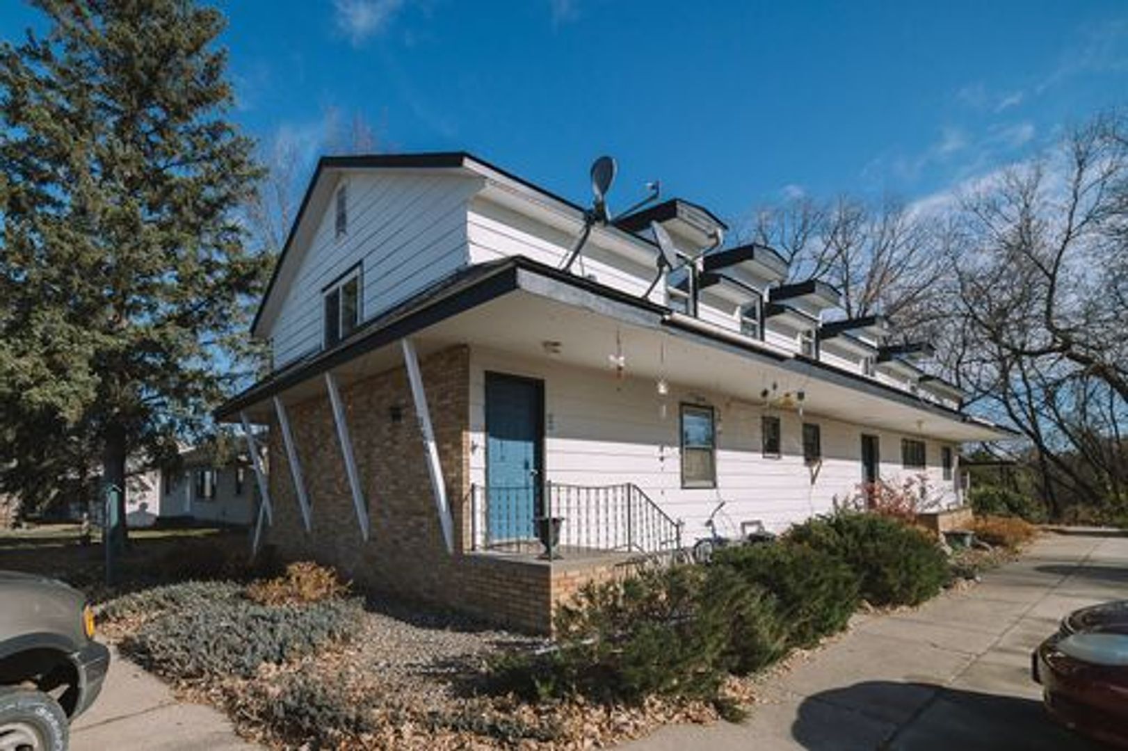 Pine River Apartment: 300 Norway Ave