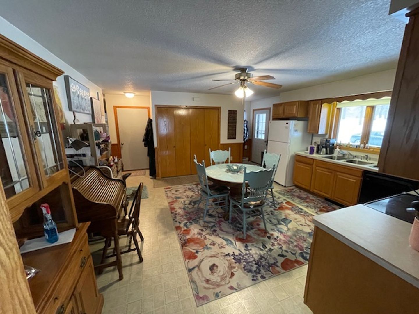 Lake Shore House: 8148 Whitstrom Rd