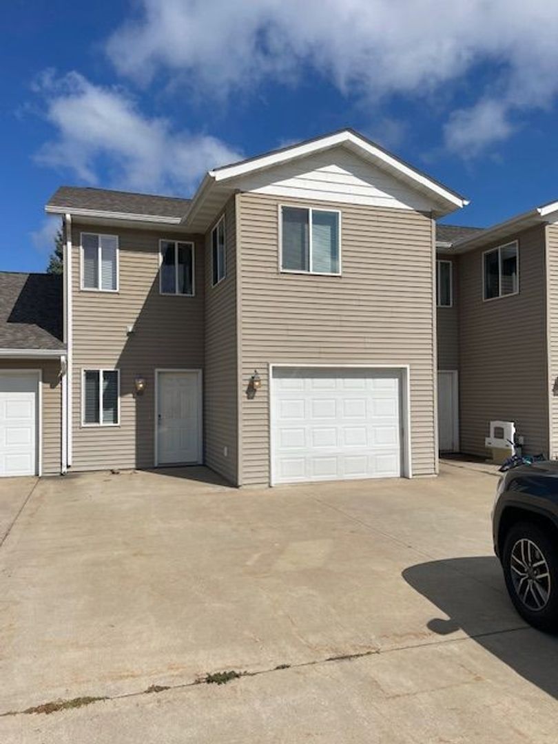 Brainerd Apartment: 2400 - 2418 Hillcrest Drive