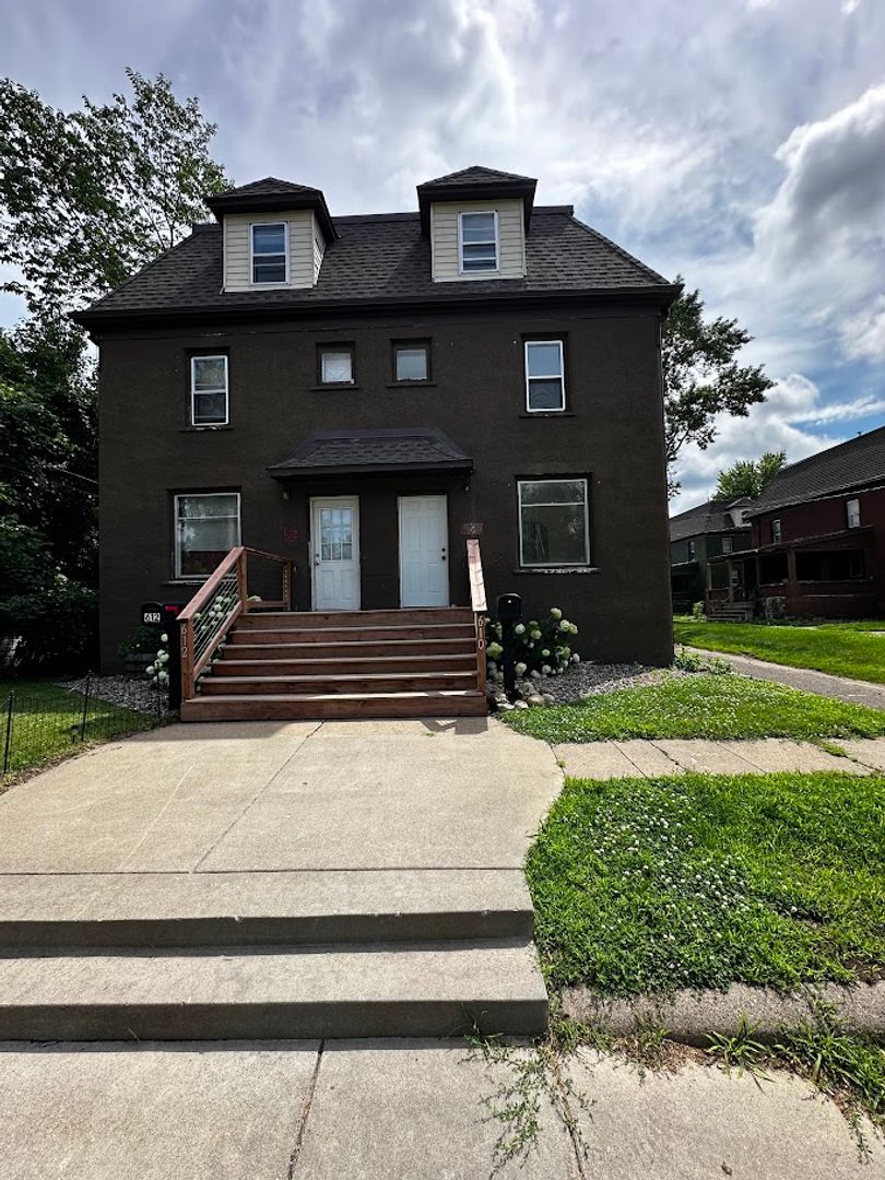 Brainerd Apartment: Grove Street