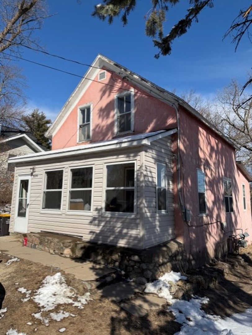 Brainerd Apartment: 620 N 10th St