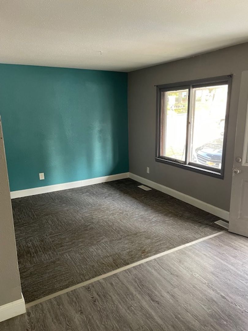 Brainerd Apartment: 1102 15th Ave NE